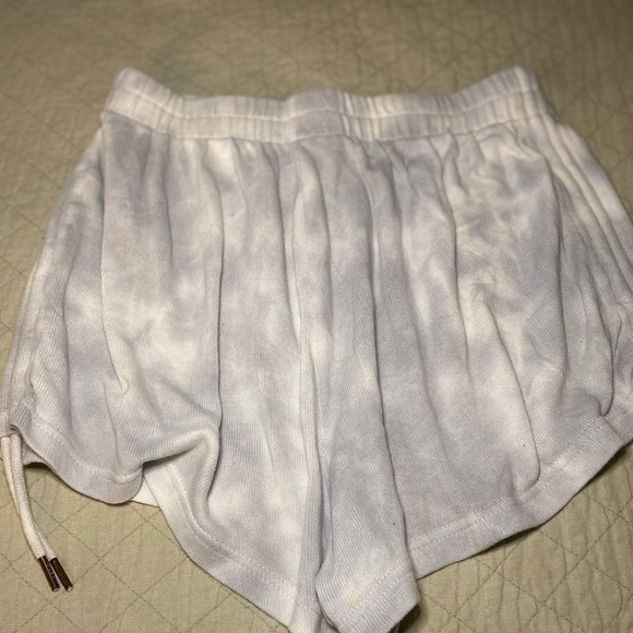 Volcom shorts, size S,lounger or sport. Cotton Tie-dyed print, gray &Violet - Picture 2 of 4